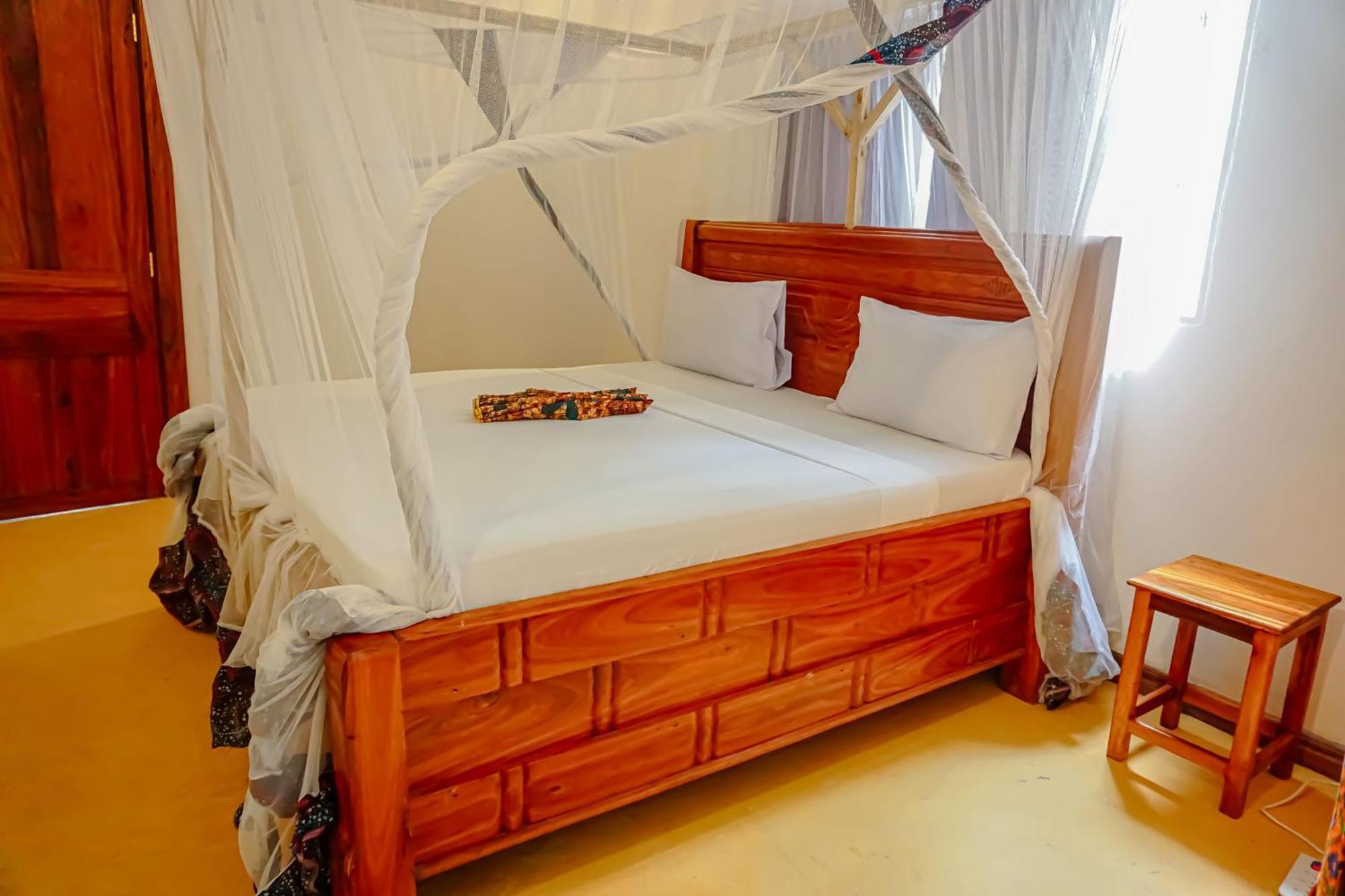Bed & Breakfast Tumbo Swahili *