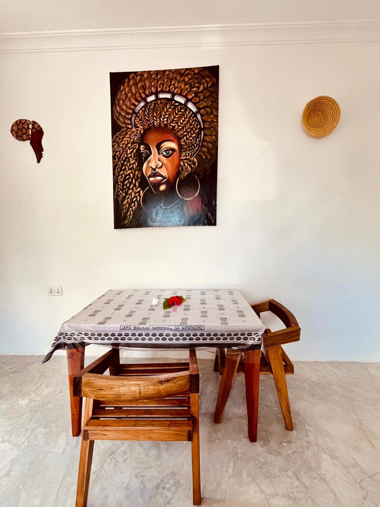 Tumbo Swahili * Gulioni