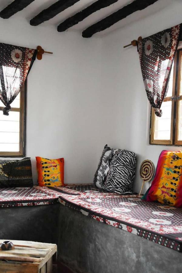 Tumbo Swahili * Gulioni